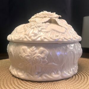Vintage LARGE porcelain lidded rose dish 6”x3”
